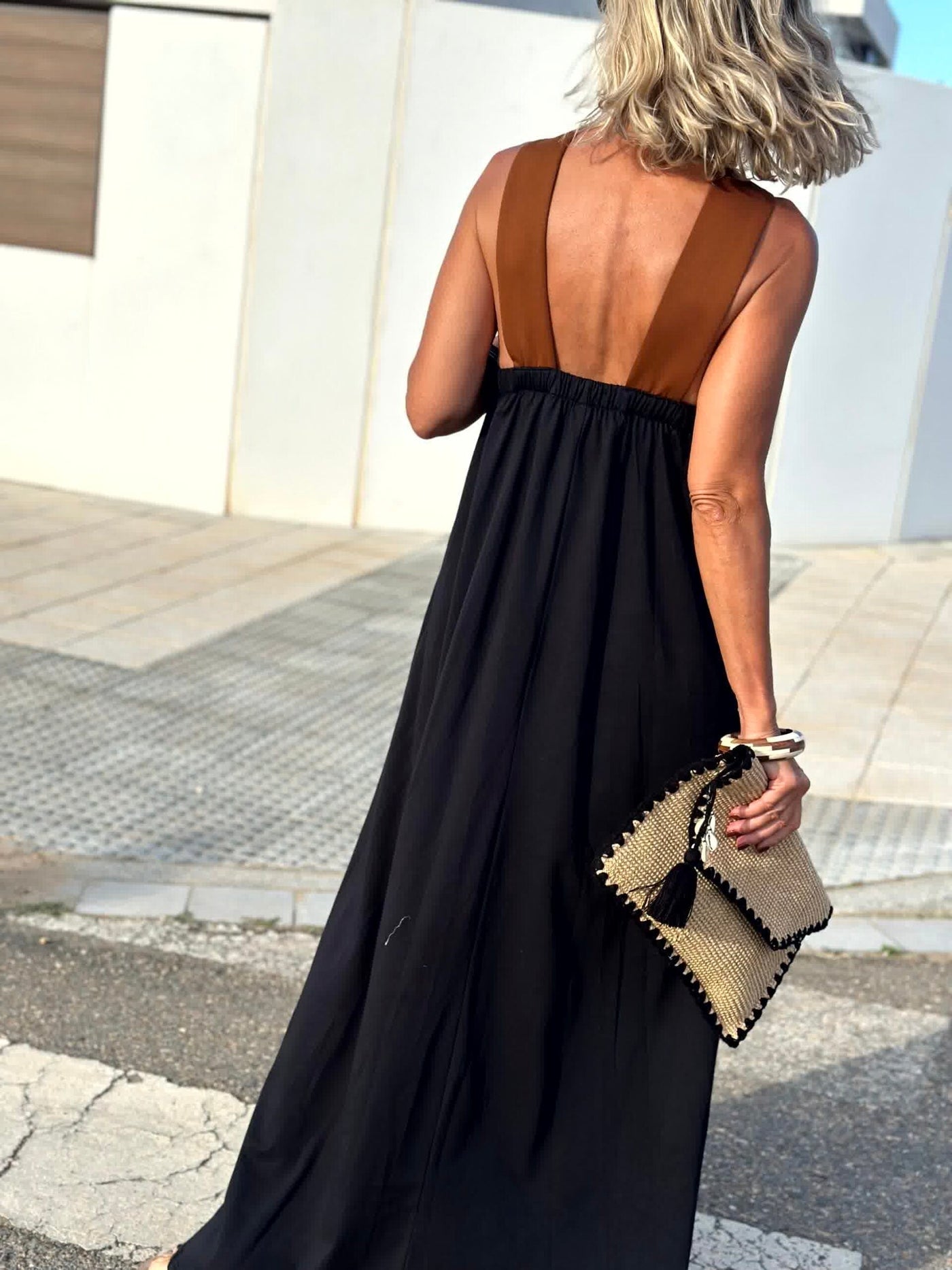 Sienna | Elegantes Kleid mit offenem Rücken und modischem Neckholder-Ausschnitt