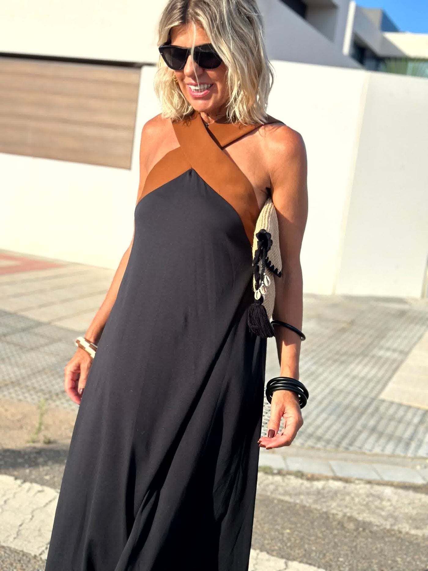 Sienna | Elegantes Kleid mit offenem Rücken und modischem Neckholder-Ausschnitt