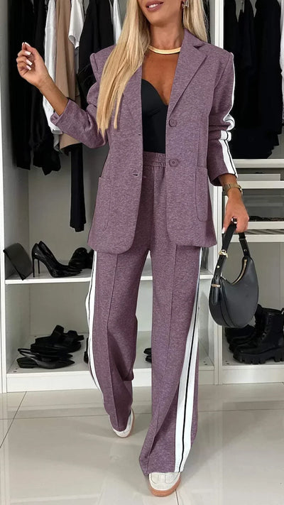 Alexis® – Sporty Outfit with Elegant Lines